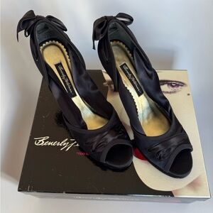 Beverly Feldman Black Satin Peep-Toe Bow High Heels 8.5M